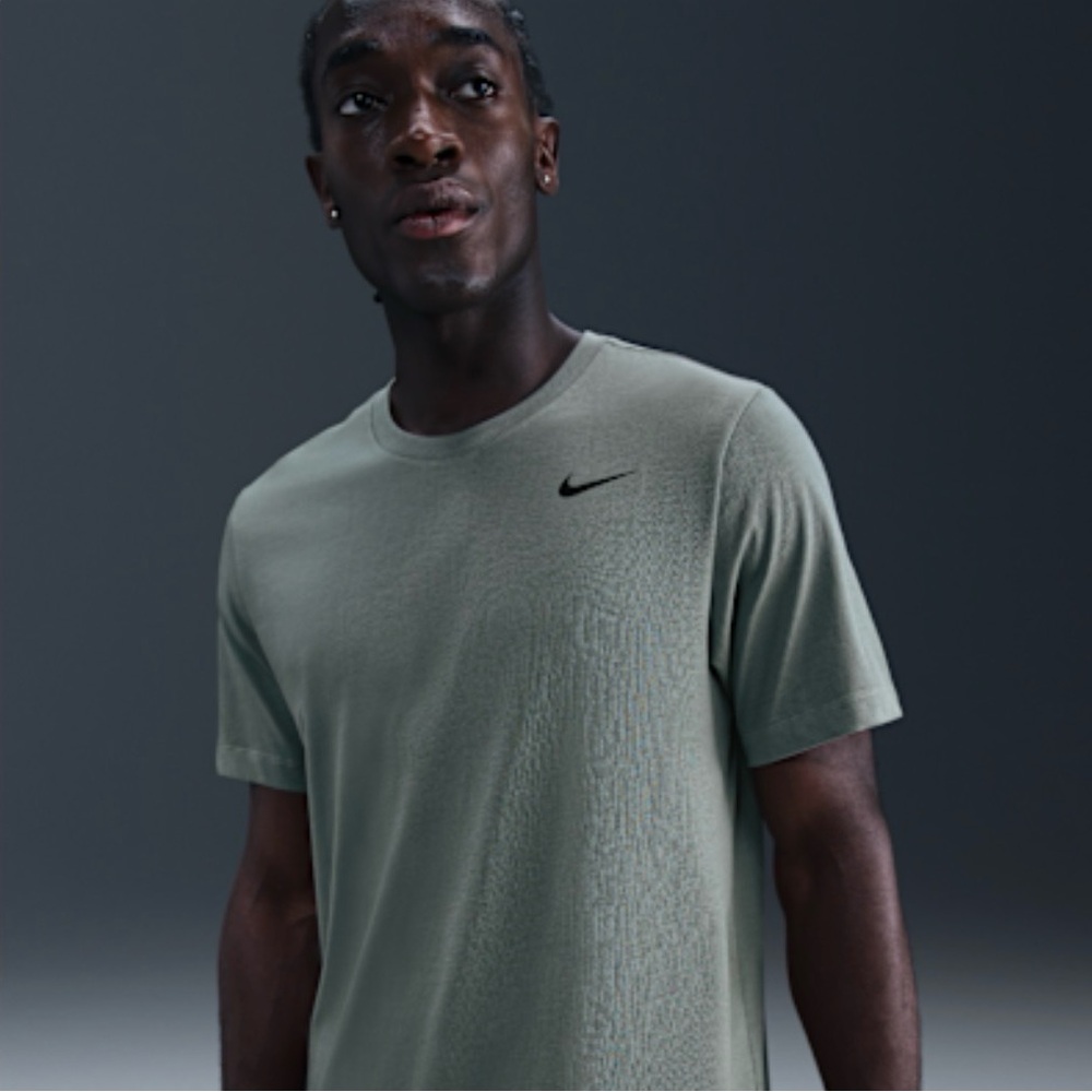 The Nike Tee Dr fit dri-fit training tee shirt athletic running medium nwt